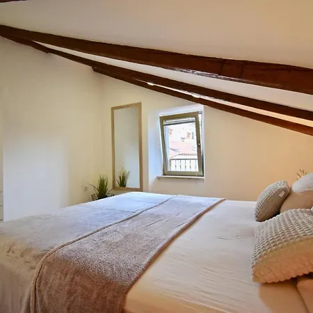 Brand New Centre شقة