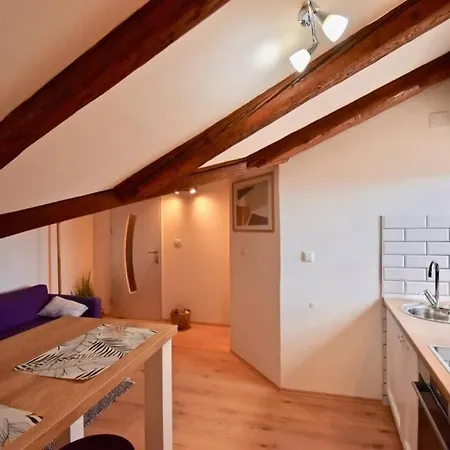 Brand New Centre Apartamento *