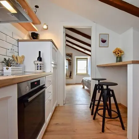 Brand New Centre Apartment Pula